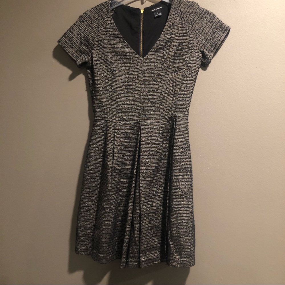 Club Monaco V Neck Pleated Dress Size 0